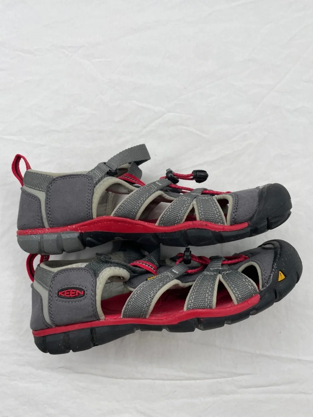 KEEN Seacamp II CNX Waterproof Sandals In Magnet/Racing Red. Girl’s 5.